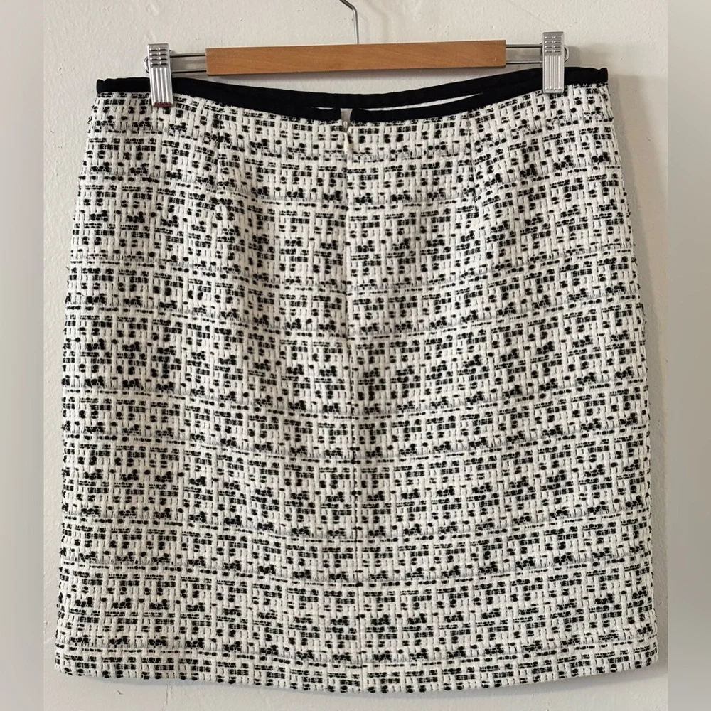 🌸 Vince Camuto Size 10 Black and White Textured Woven Patterned Tweed Skirt